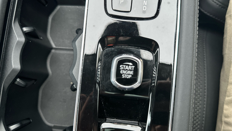 Volvo XC90 2.0 T8 PHEV Plus Dark 5dr AWD Geartronic Estate